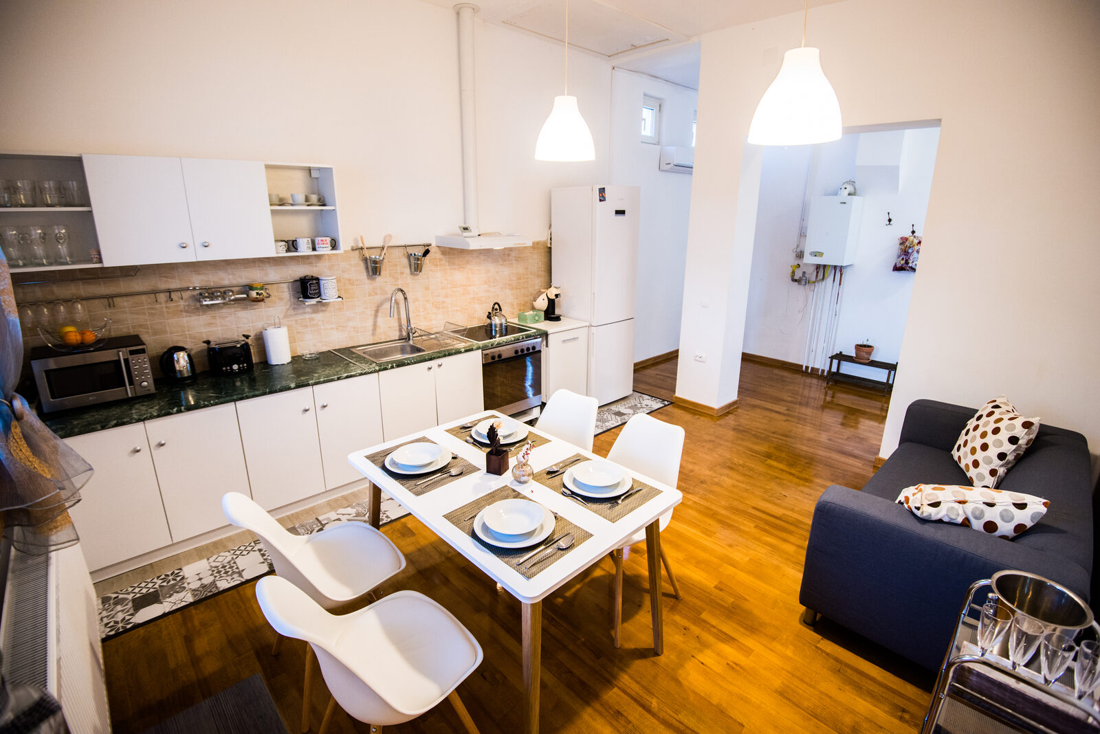 Bucatarie deschisa spre living